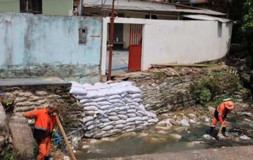 Pedido comunitário direciona obra emergencial para leito de igarapé em Manaus