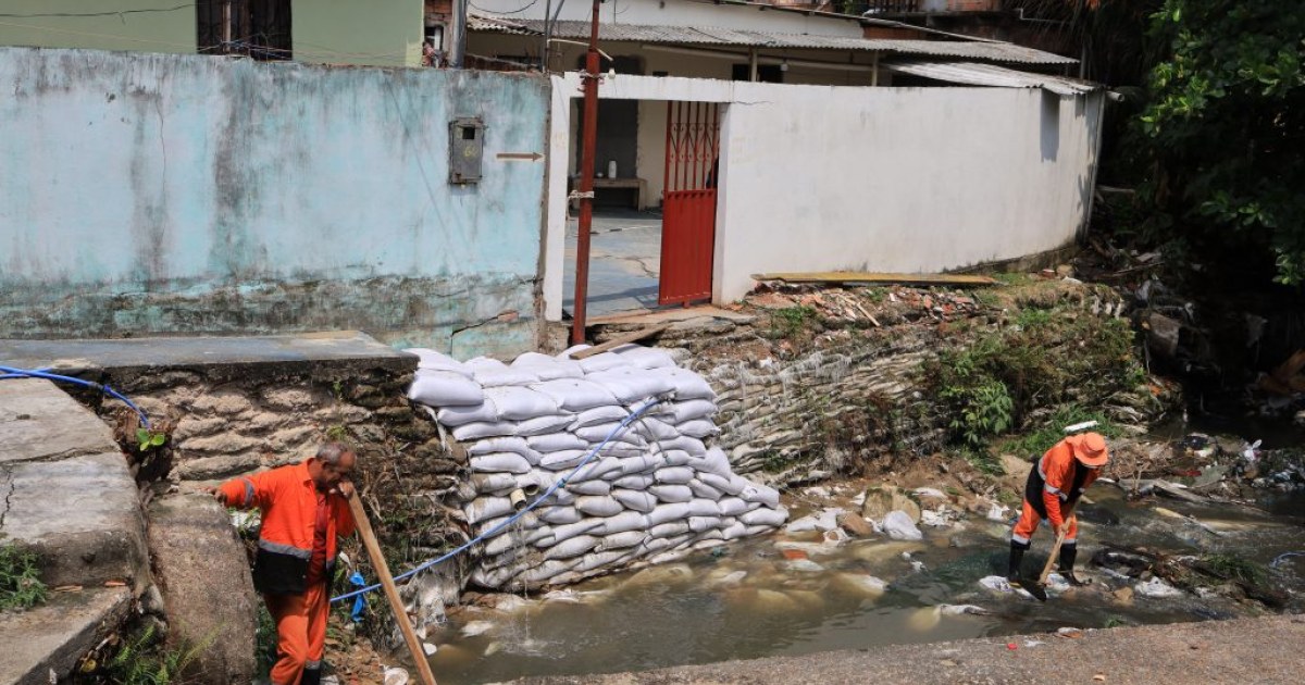 Pedido comunitário direciona obra emergencial para leito de igarapé em Manaus