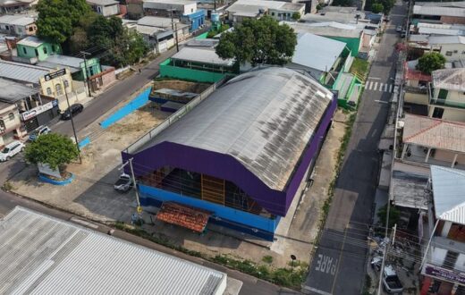 Após reparos na estrutura, quadra do Lírio do Vale aguarda pintura do piso