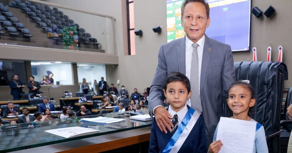 Carta coletiva transforma demandas escolares em exercício de participação na Aleam