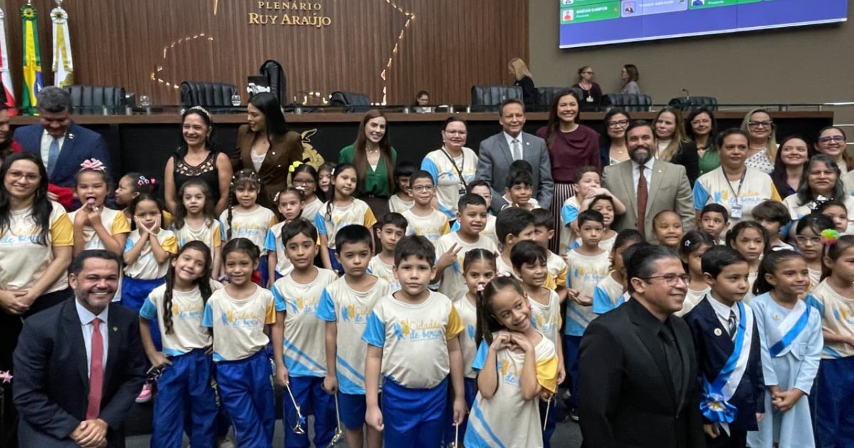 Música, teatro e colagem introduzem cidadania a alunos em programa da Aleam