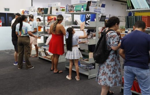 Público poderá escolher livros gratuitamente em campanha da IOA em Manaus