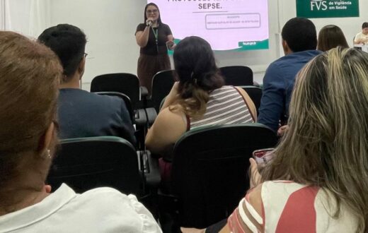 Educação permanente reúne equipes para atualizar práticas de controle de infecções no Amazonas