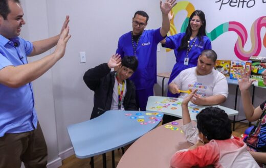Palco reúne relatos de comunicação e autonomia entre adolescentes do Juventude TEA