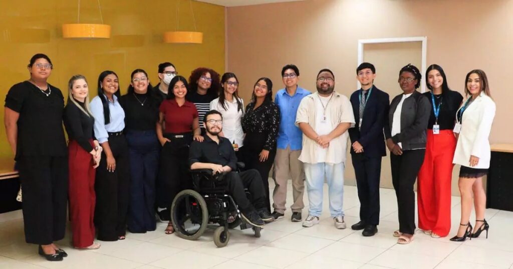 Visita de universitários à Câmara de Manaus expõe rotina da comunicação legislativa
