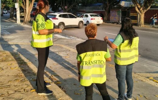 Pesquisa no centro de Manaus analisa possível mudança no sentido da rua do Congresso