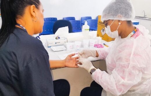 Outubro Rosa em Manaus amplia ações para rastreamento, vacinação contra HPV e saúde do idoso
