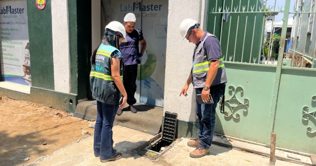 Obra no Centro de Manaus acompanha substituição de redes aéreas por sistema subterrâneo