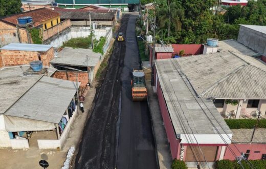 Seminf conclui recapeamento em uma rua e mantém outra em obras no Tarumã